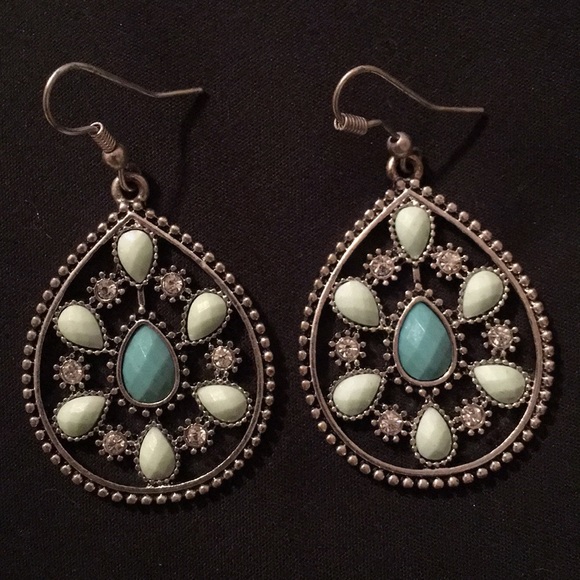 Jewelry - Mint and teal earrings